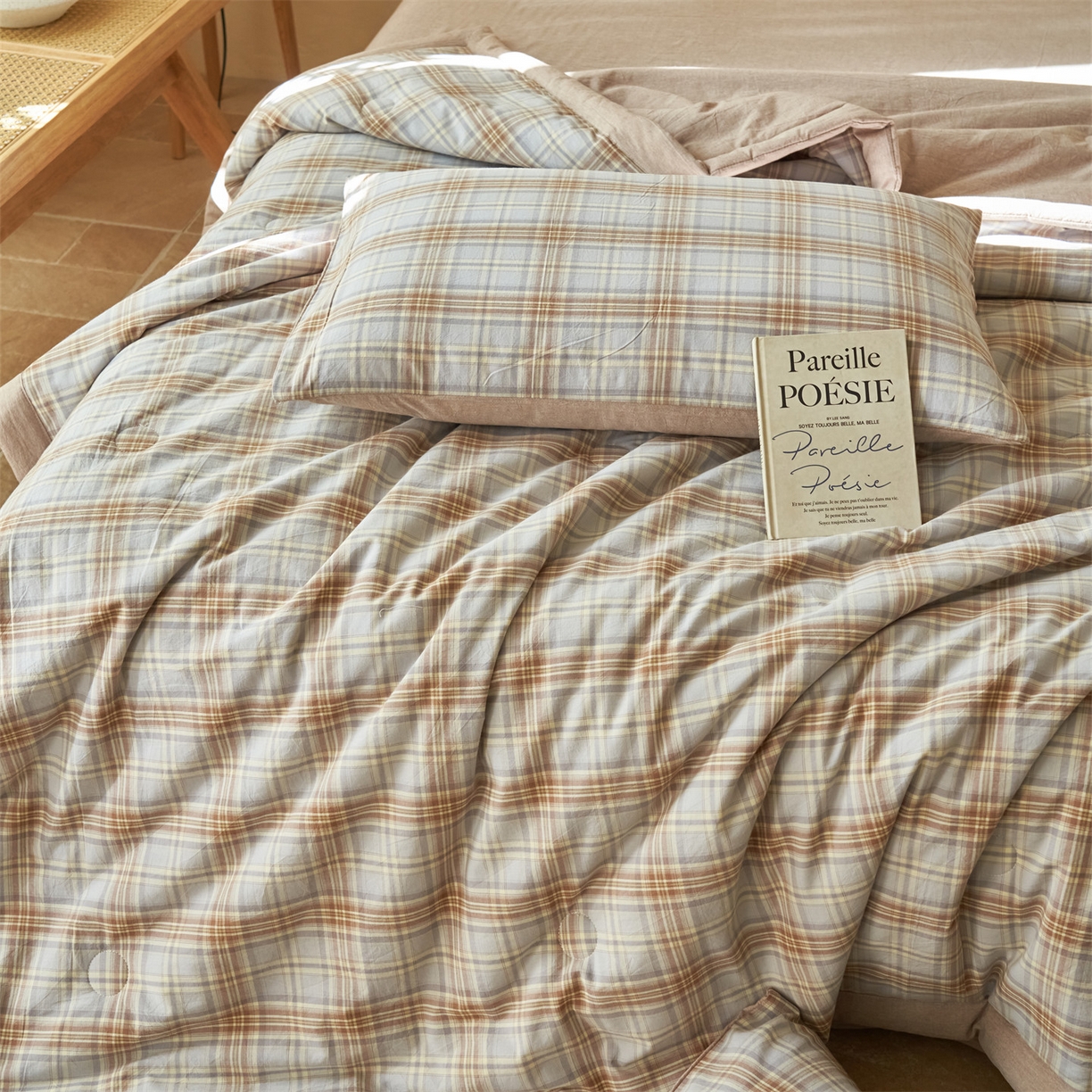 91家纺网 家纺一手货源 找家纺 恒爱家纺 2026新款A类色织全棉水洗夏被四件套 NS春野-咖