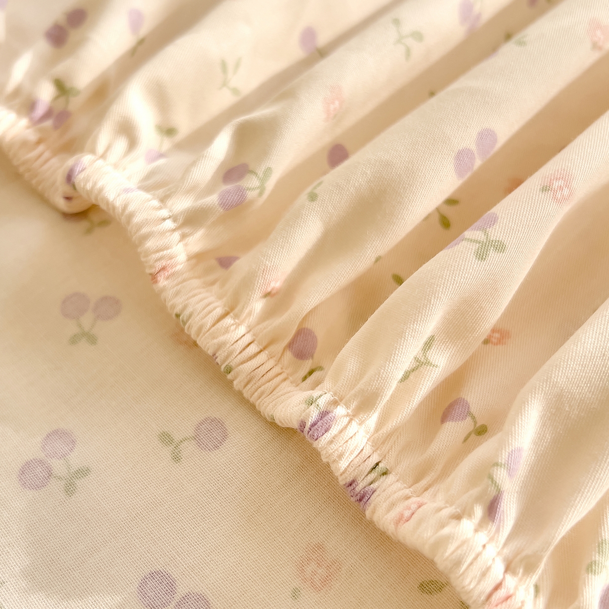 91家纺网 家纺一手货源 找家纺 DoDo 兜兜 2026新款全棉纯棉小碎花单床笠床笠单件单品床笠（可定做尺寸） 奶冻樱桃-紫