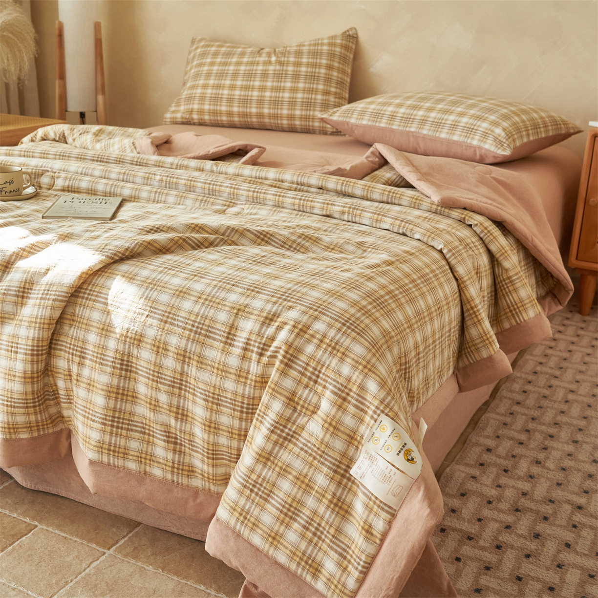 91家纺网 家纺一手货源 找家纺 恒爱家纺 2026新款A类色织全棉水洗夏被四件套 NS利奥-卡其
