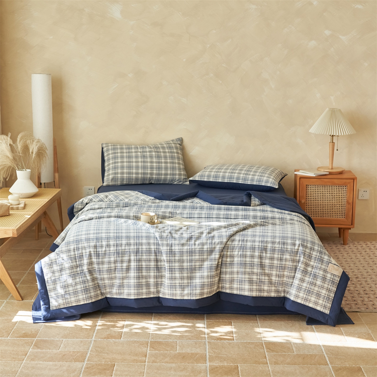 91家纺网 家纺一手货源 找家纺 恒爱家纺 2026新款A类色织全棉水洗夏被四件套 NS利奥-烟蓝