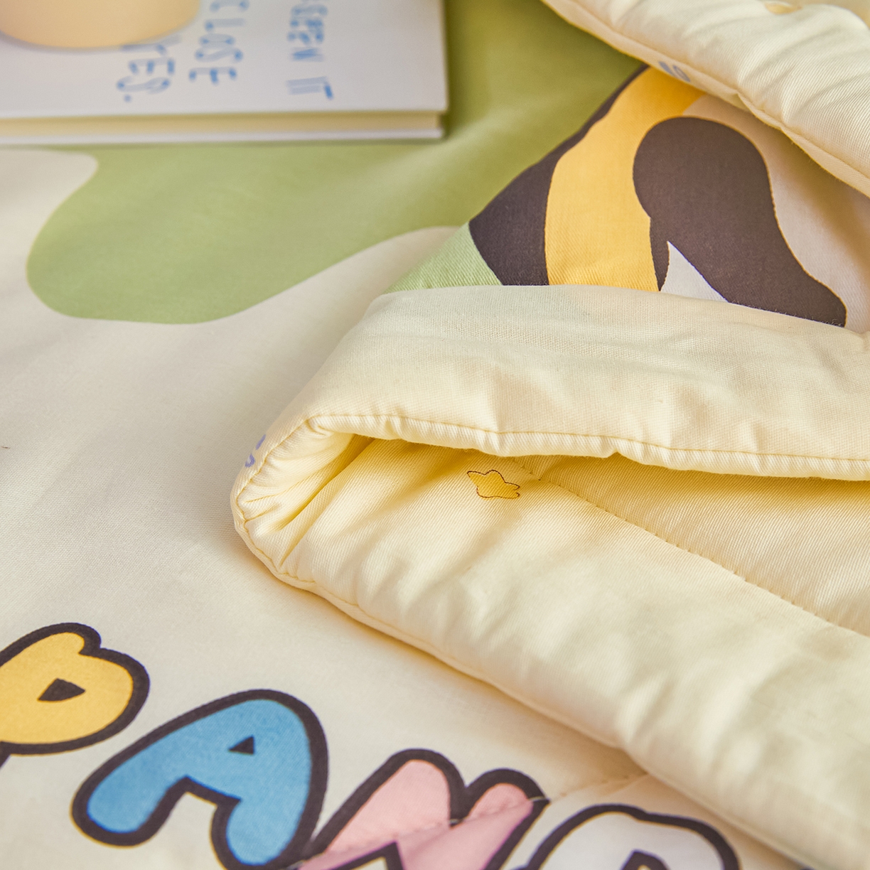 91家纺网 家纺一手货源 找家纺 尊妙被业 2026年新款全棉纯棉印花100%棉花夏被四件套被子被芯-卡通风 熊猫戏水-绿