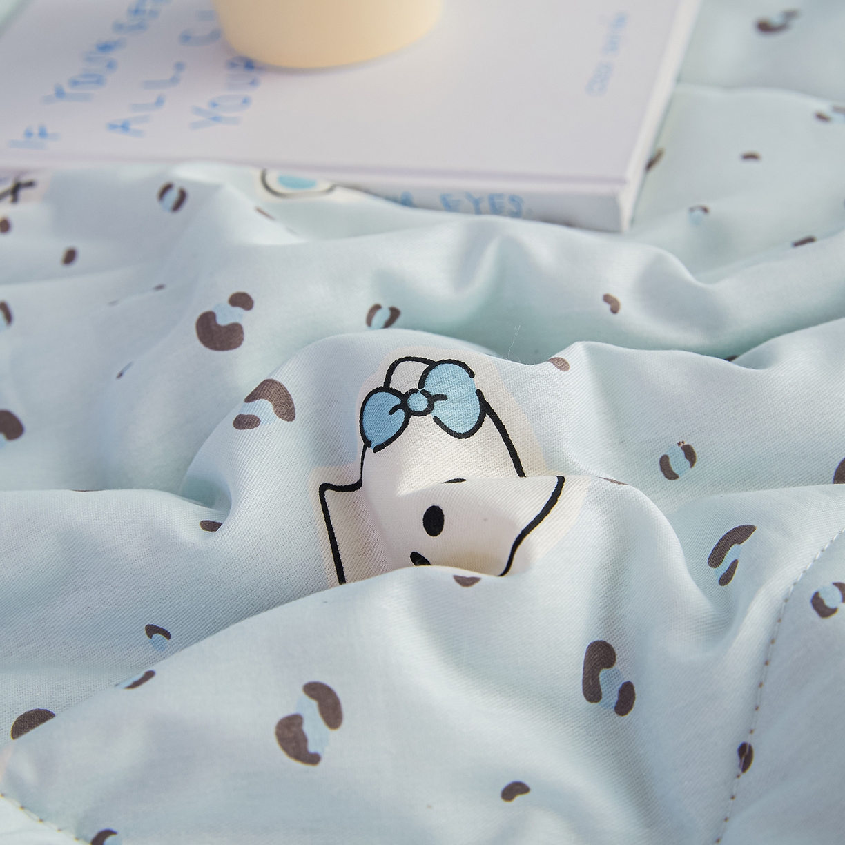 91家纺网 家纺一手货源 找家纺 尊妙被业 2026年新款全棉纯棉印花100%棉花夏被四件套被子被芯-卡通风 凯蒂小姐-兰