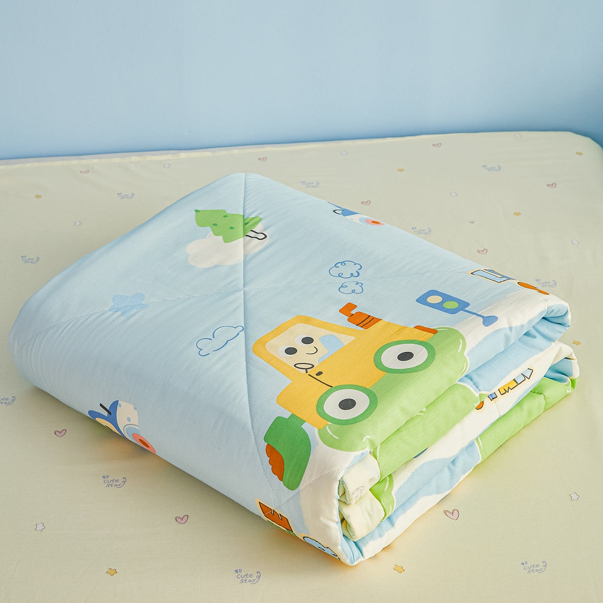 91家纺网 家纺一手货源 找家纺 尊妙被业 2026年新款全棉纯棉印花100%棉花夏被四件套被子被芯-卡通风 云朵车行