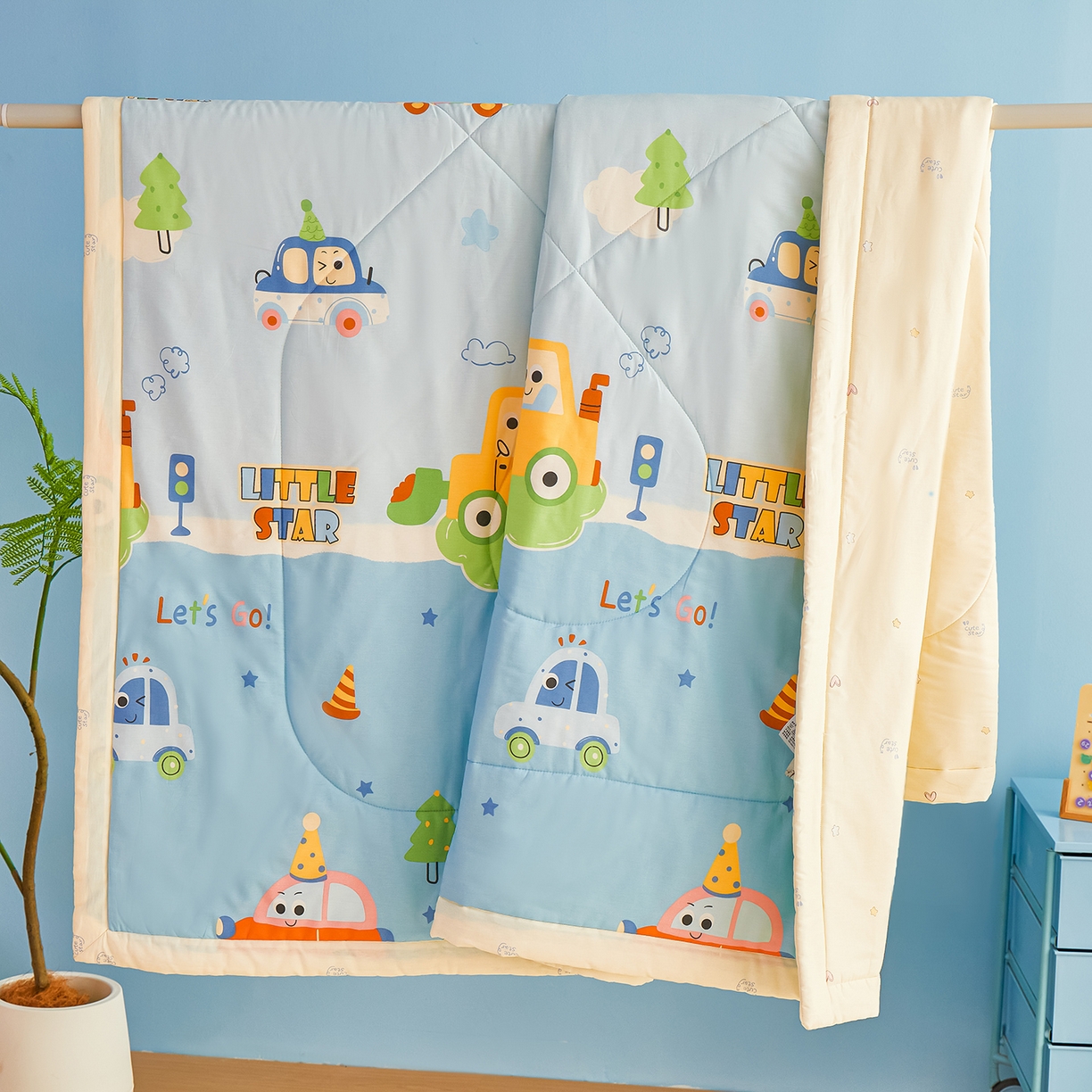 91家纺网 家纺一手货源 找家纺 尊妙被业 2026年新款全棉纯棉印花100%棉花夏被四件套被子被芯-卡通风 云朵车行