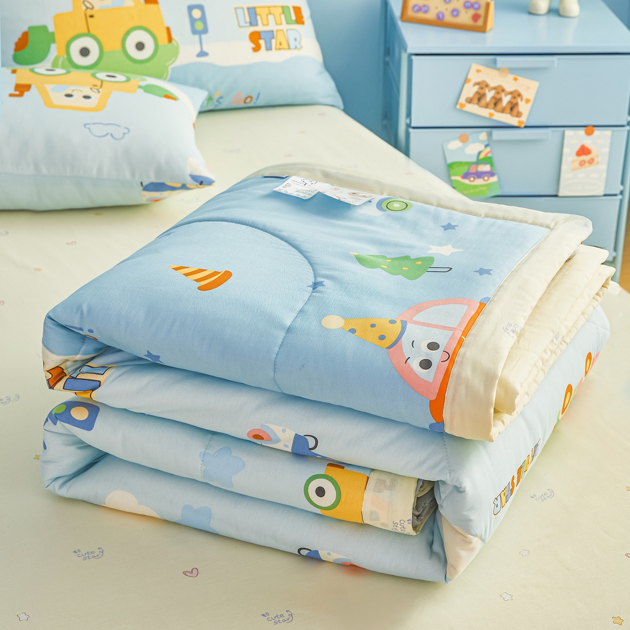 91家纺网 家纺一手货源 找家纺 尊妙被业 2026年新款全棉纯棉印花100%棉花夏被四件套被子被芯-卡通风 云朵车行