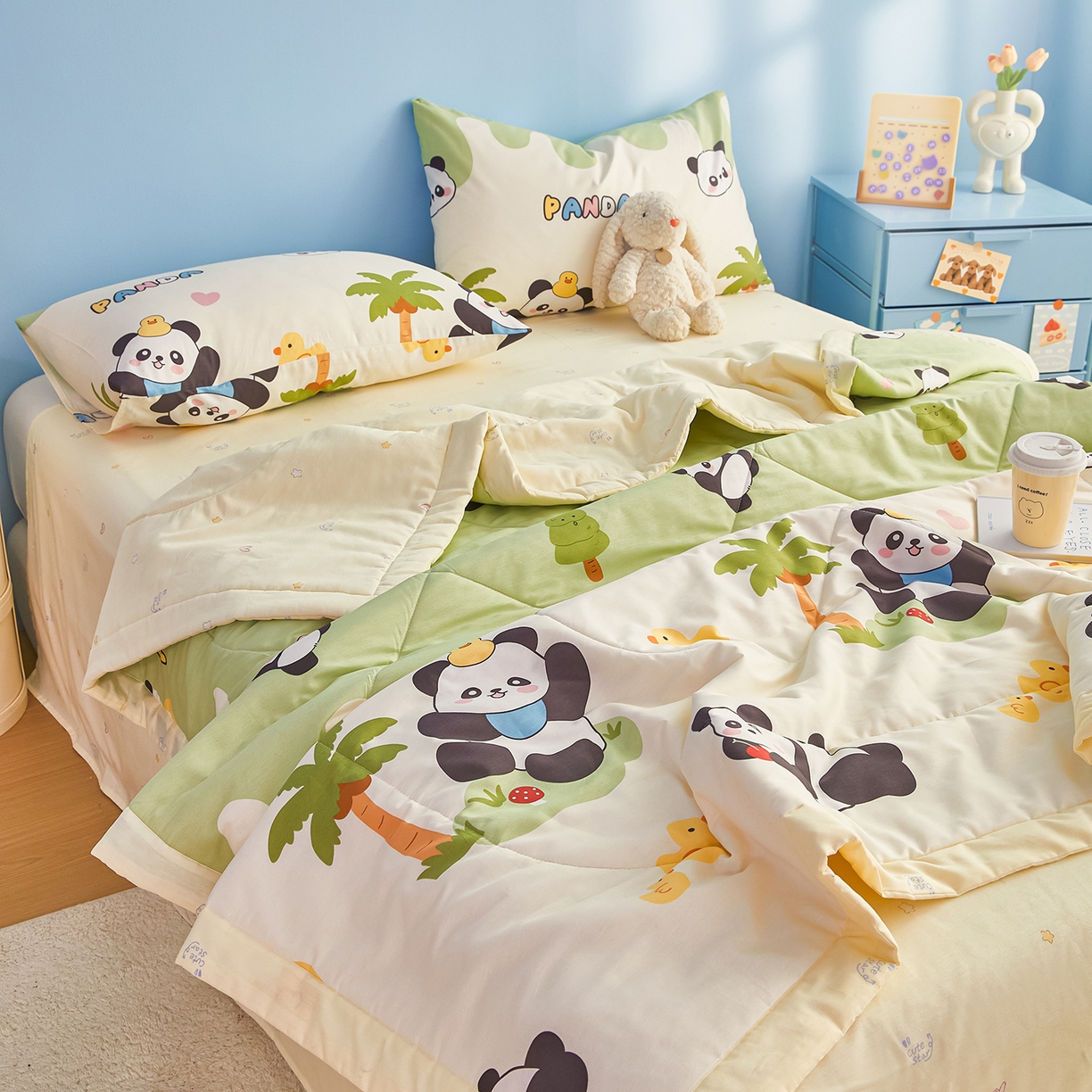 91家纺网 家纺一手货源 找家纺 尊妙被业 2026年新款全棉纯棉印花100%棉花夏被四件套被子被芯-卡通风 熊猫戏水-绿