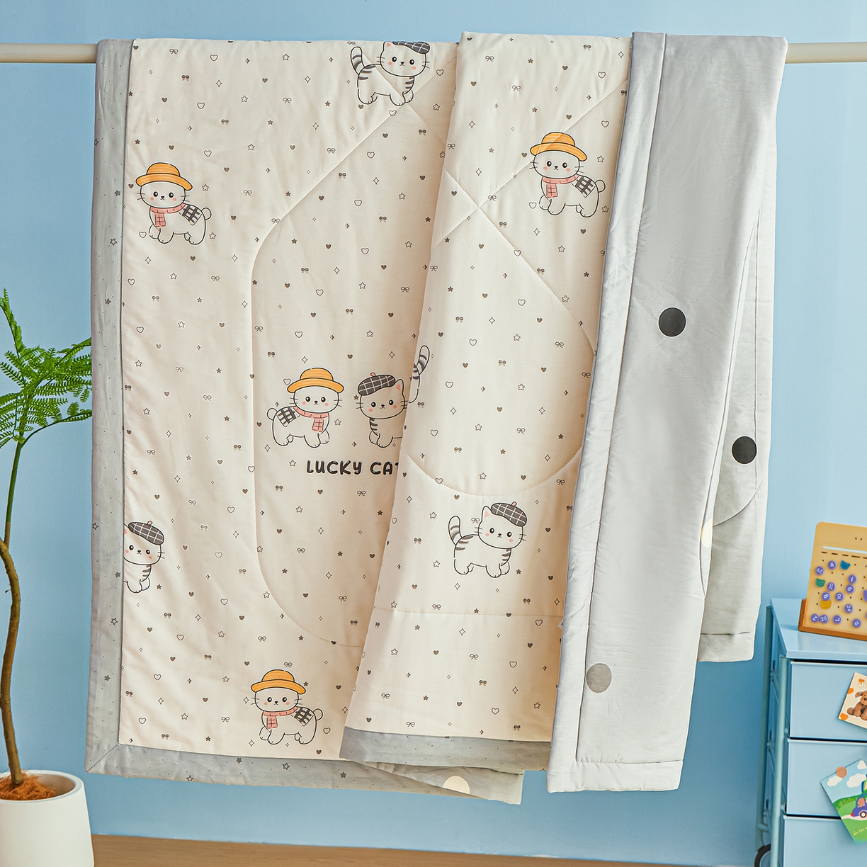 91家纺网 家纺一手货源 找家纺 尊妙被业 2026年新款全棉纯棉印花100%棉花夏被四件套被子被芯-卡通风 喜悦小咪