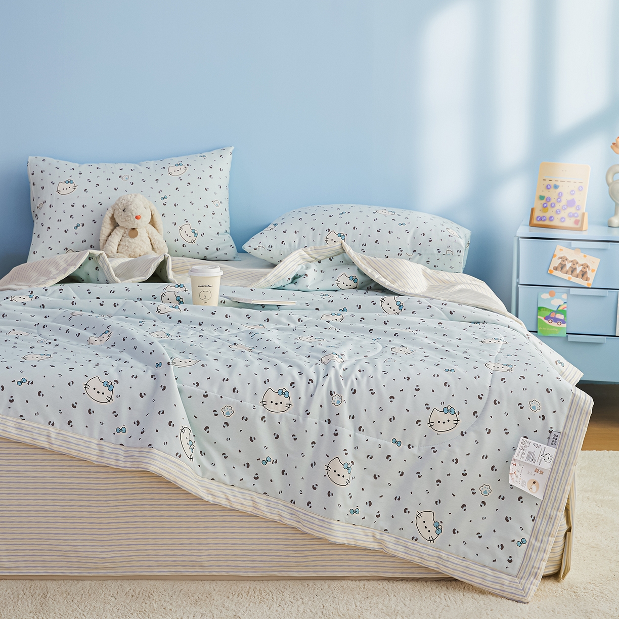 91家纺网 家纺一手货源 找家纺 尊妙被业 2026年新款全棉纯棉印花100%棉花夏被四件套被子被芯-卡通风 凯蒂小姐-兰