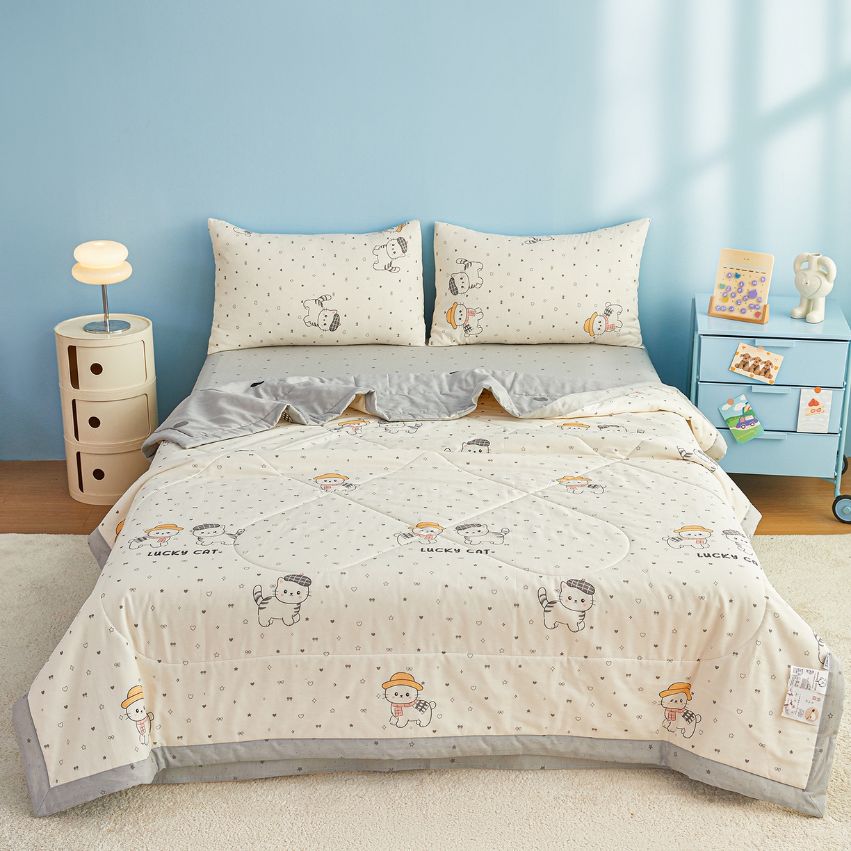 91家纺网 家纺一手货源 找家纺 尊妙被业 2026年新款全棉纯棉印花100%棉花夏被四件套被子被芯-卡通风 喜悦小咪