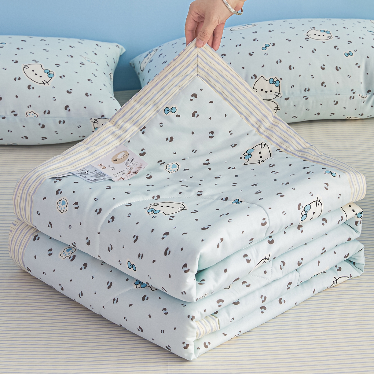 91家纺网 家纺一手货源 找家纺 尊妙被业 2026年新款全棉纯棉印花100%棉花夏被四件套被子被芯-卡通风 凯蒂小姐-兰