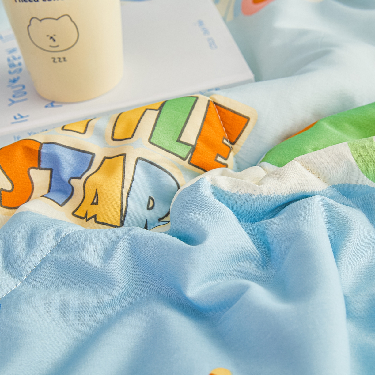 91家纺网 家纺一手货源 找家纺 尊妙被业 2026年新款全棉纯棉印花100%棉花夏被四件套被子被芯-卡通风 云朵车行