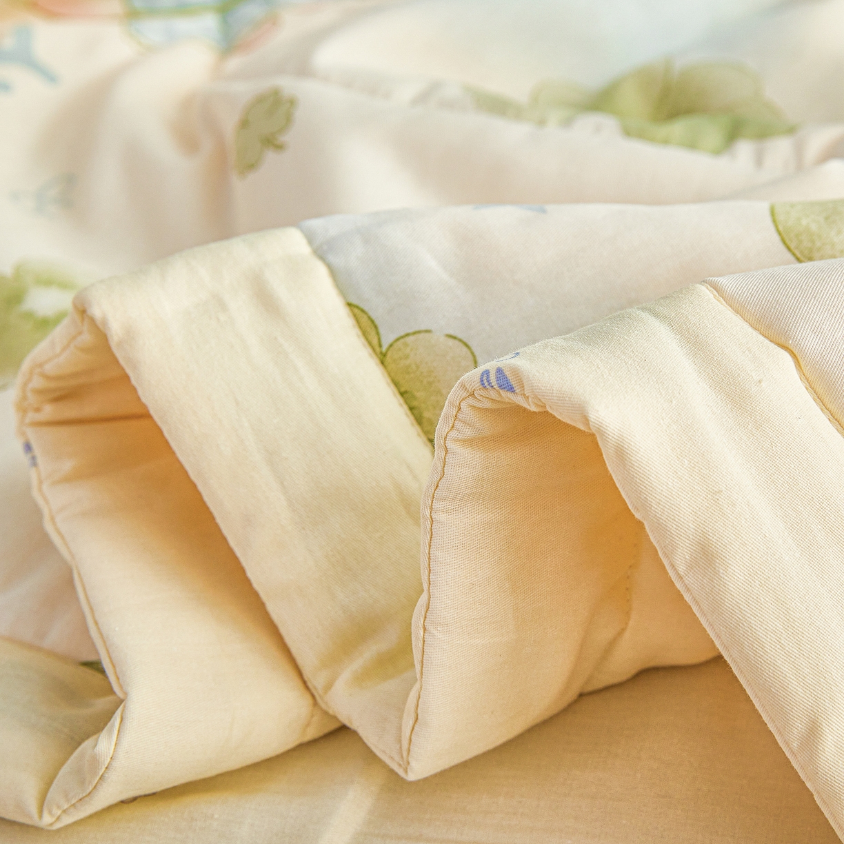 91家纺网 家纺一手货源 找家纺 尊妙被业 2026年新款全棉纯棉印花100%棉花夏被四件套被子被芯-卡通风 春日拾叶