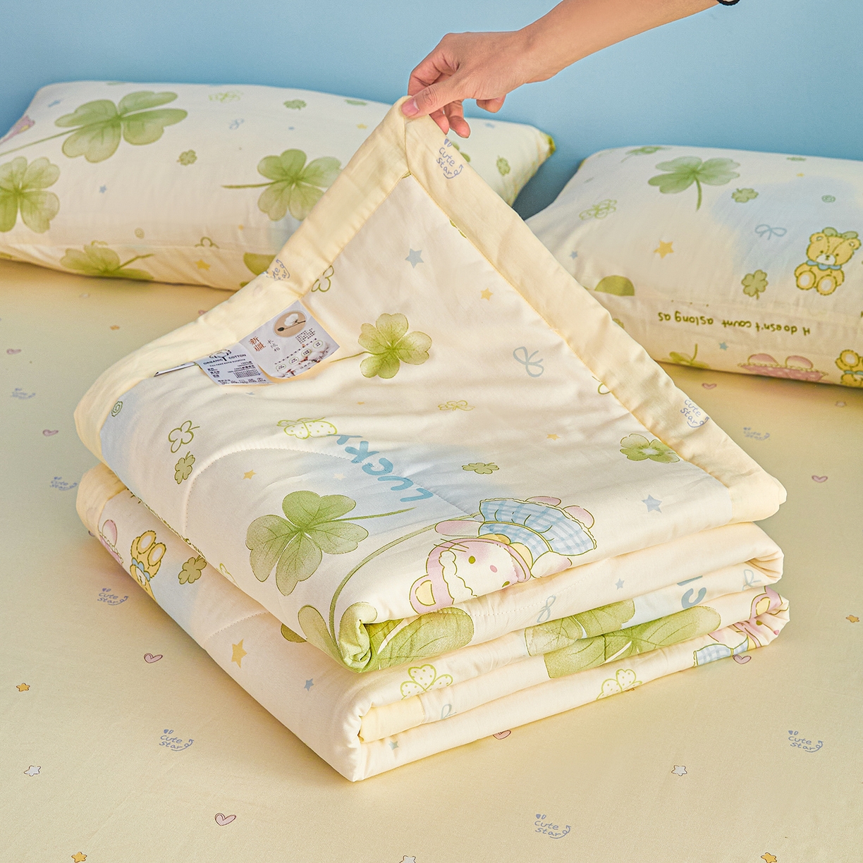 91家纺网 家纺一手货源 找家纺 尊妙被业 2026年新款全棉纯棉印花100%棉花夏被四件套被子被芯-卡通风 春日拾叶