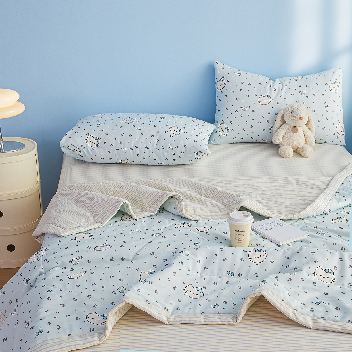 91家纺网 家纺一手货源 找家纺 尊妙被业 2026年新款全棉纯棉印花100%棉花夏被四件套被子被芯-卡通风 凯蒂小姐-兰