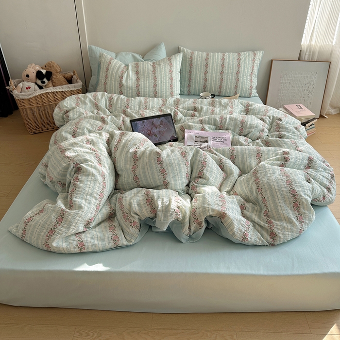 91家纺网 家纺一手货源 找家纺 六巷胡同 2026新款韩系INS博主风40S全棉色织提花四件套 弥花集-蓝