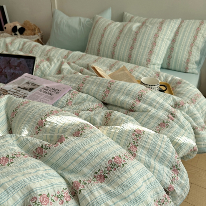 91家纺网 家纺一手货源 找家纺 六巷胡同 2026新款韩系INS博主风40S全棉色织提花四件套 弥花集-蓝