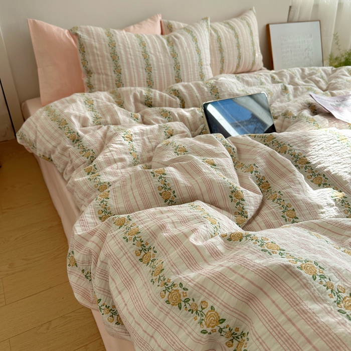 91家纺网 家纺一手货源 找家纺 六巷胡同 2026新款韩系INS博主风40S全棉色织提花四件套 弥花集-粉