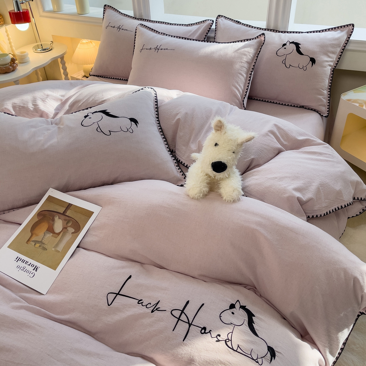 91家纺网 家纺一手货源 找家纺 炫拼家纺 2026新款A类棉麻刺绣卡通贝壳边四件套-布鲁系列 布鲁-小马