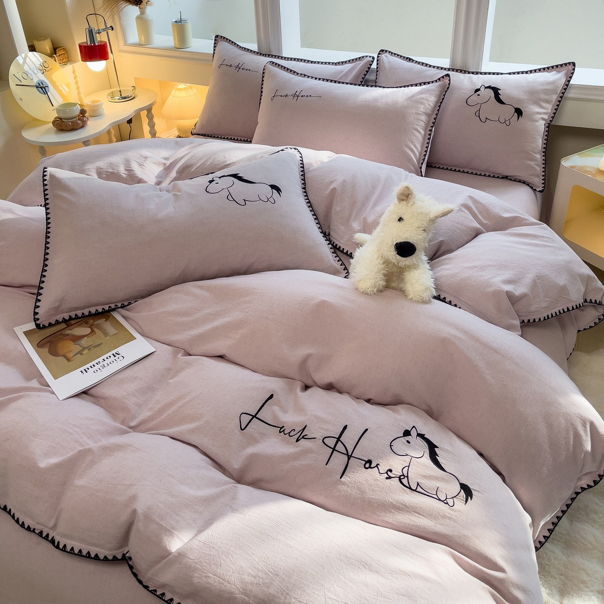 91家纺网 家纺一手货源 找家纺 炫拼家纺 2026新款A类棉麻刺绣卡通贝壳边四件套-布鲁系列 布鲁-小马