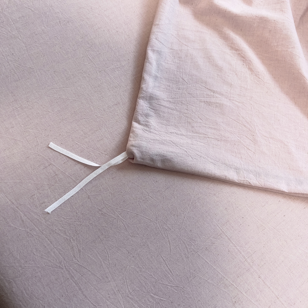 91家纺网 家纺一手货源 找家纺 炫拼家纺 2026新款A类棉麻刺绣卡通贝壳边四件套-布鲁系列 布鲁-小马