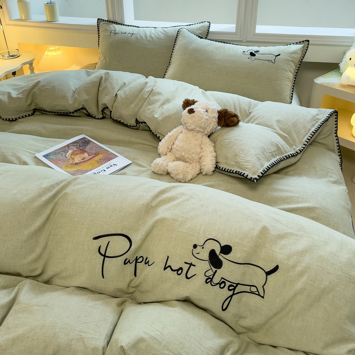 91家纺网 家纺一手货源 找家纺 炫拼家纺 2026新款A类棉麻刺绣卡通贝壳边四件套-布鲁系列 布鲁-小狗