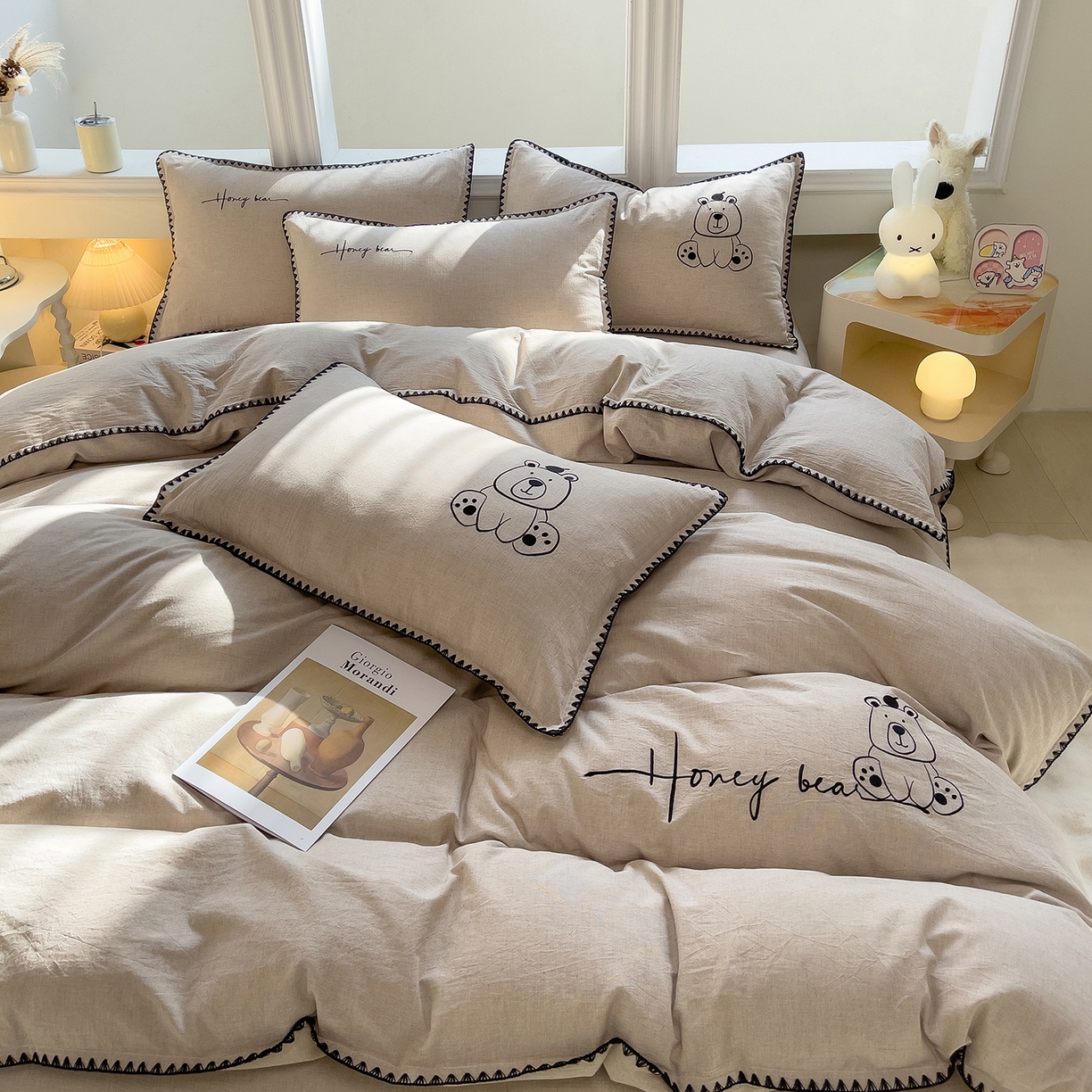 91家纺网 家纺一手货源 找家纺 炫拼家纺 2026新款A类棉麻刺绣卡通贝壳边四件套-布鲁系列 布鲁-小熊