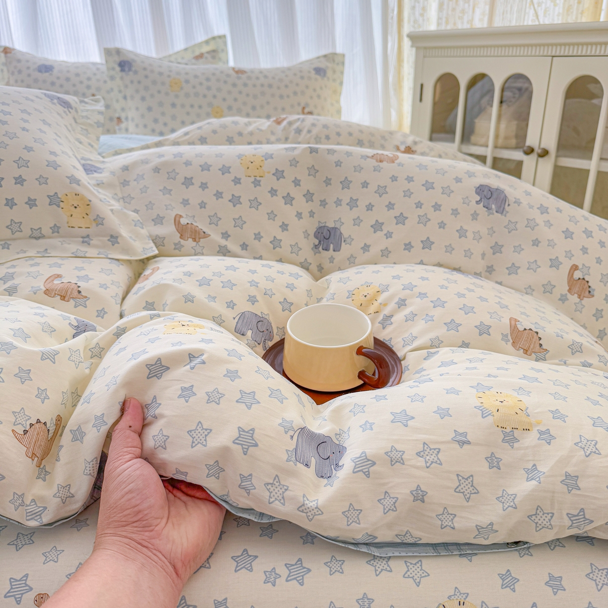 91家纺网 家纺一手货源 找家纺 安逸家纺 2026新款12868全棉纯棉床笠四件套床罩学生纯棉床笠款三件套 蓝星动物园