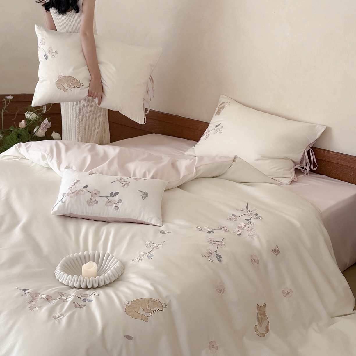 91家纺网 家纺一手货源 找家纺 （总）鹿班家居 2026春季新品100S长绒棉精密刺绣系列四件套-悠悠猫栖（标准会员-20元）