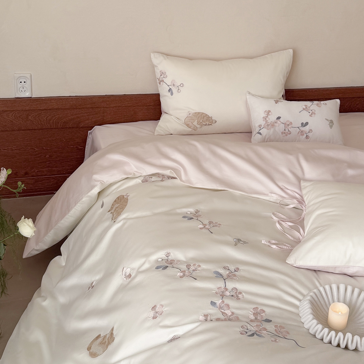 91家纺网 家纺一手货源 找家纺 （总）鹿班家居 2026春季新品100S长绒棉精密刺绣系列四件套-悠悠猫栖（标准会员-20元）