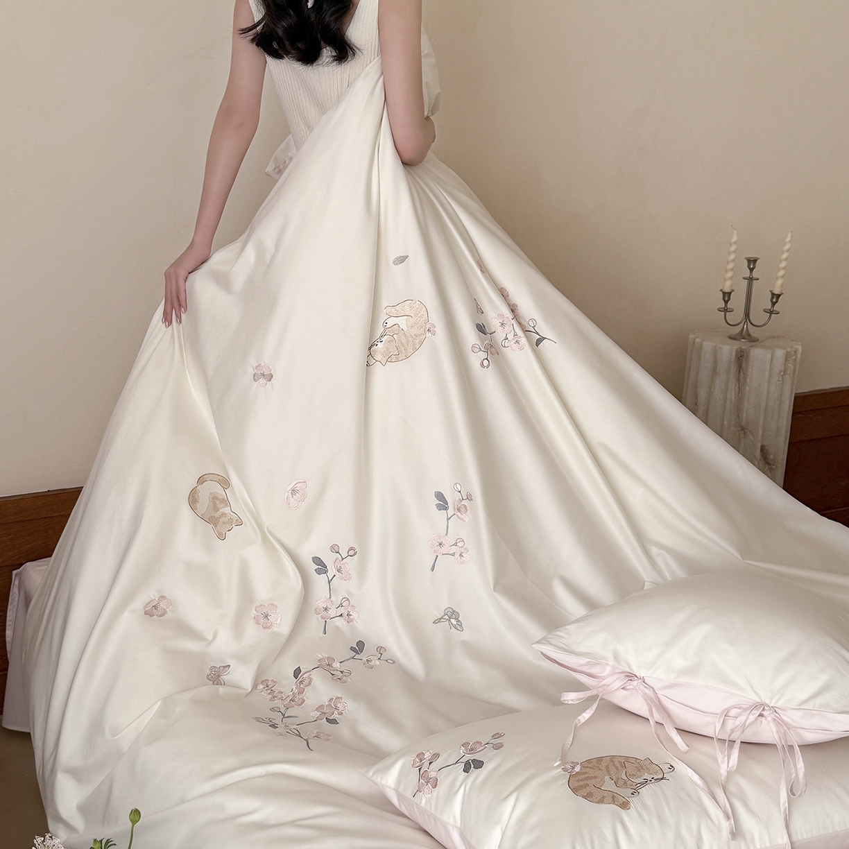 91家纺网 家纺一手货源 找家纺 （总）鹿班家居 2026春季新品100S长绒棉精密刺绣系列四件套-悠悠猫栖（标准会员-20元）