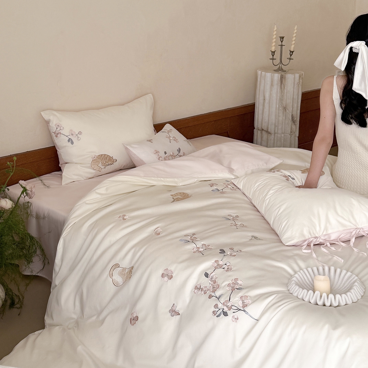 91家纺网 家纺一手货源 找家纺 （总）鹿班家居 2026春季新品100S长绒棉精密刺绣系列四件套-悠悠猫栖（标准会员-20元）