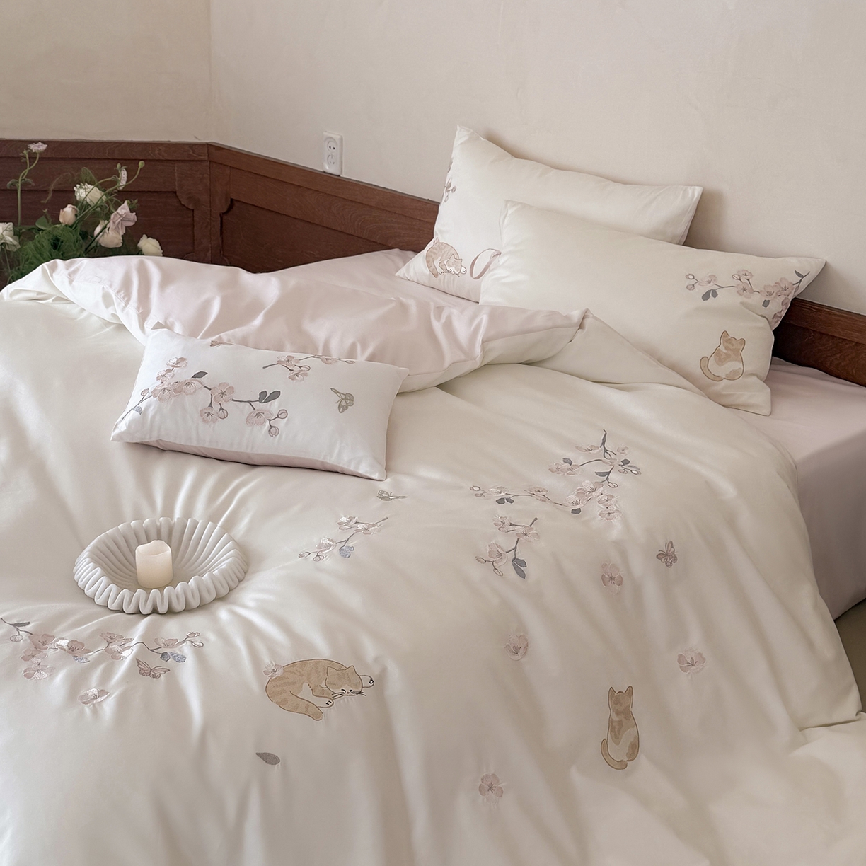 91家纺网 家纺一手货源 找家纺 鹿班家居 2026春季新品100S长绒棉精密刺绣系列四件套-悠悠猫栖（标准会员-20元） 悠悠猫栖-粉色