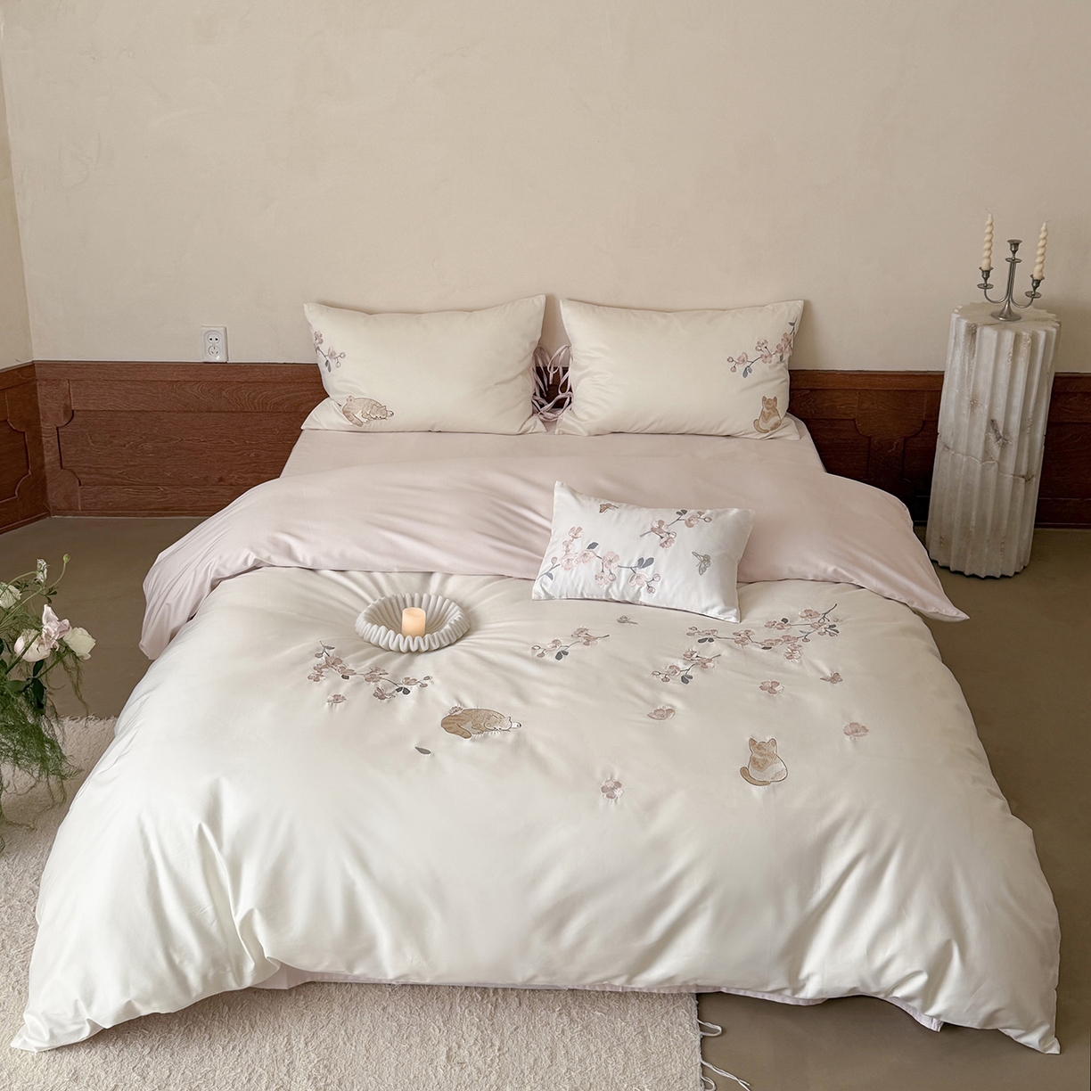 91家纺网 家纺一手货源 找家纺 鹿班家居 2026春季新品100S长绒棉精密刺绣系列四件套-悠悠猫栖（标准会员-20元） 悠悠猫栖-粉色