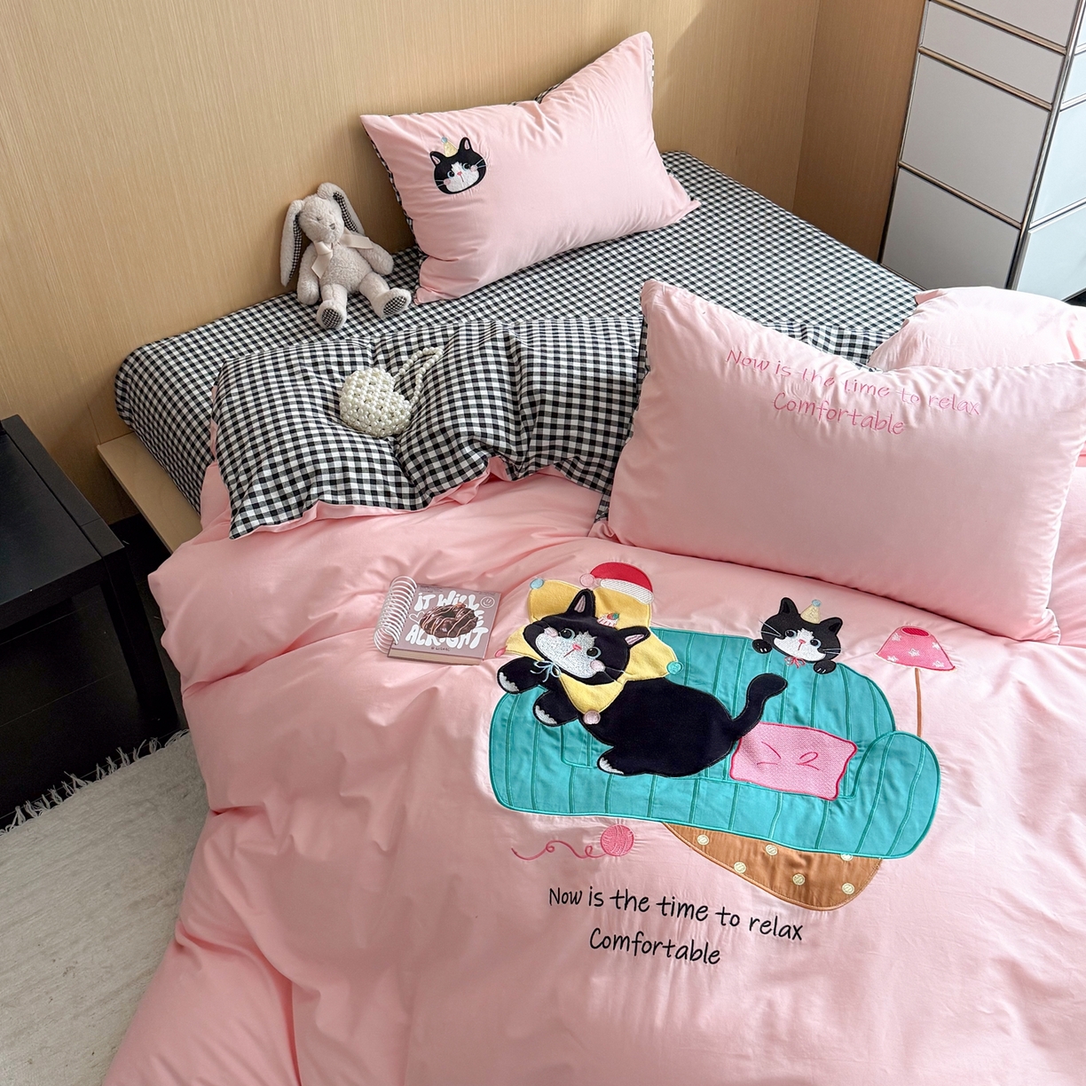 91家纺网 家纺一手货源 找家纺 柚子YOUTH 2026新款全棉纯棉水洗棉贴布绣四件套 躺平猫