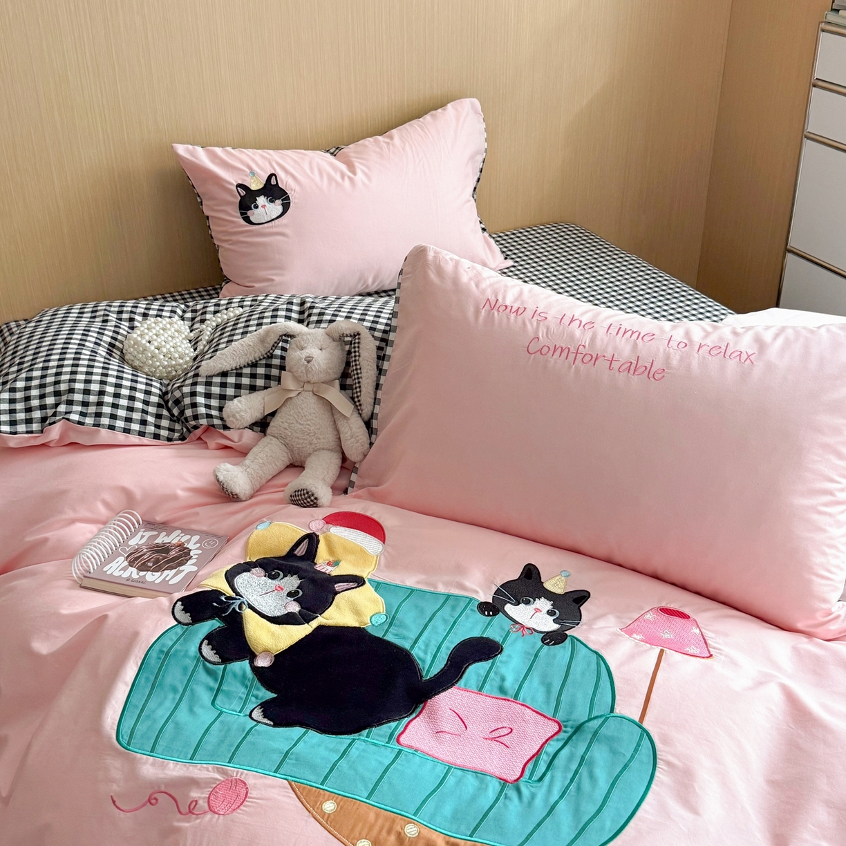 91家纺网 家纺一手货源 找家纺 柚子YOUTH 2026新款全棉纯棉水洗棉贴布绣四件套 躺平猫