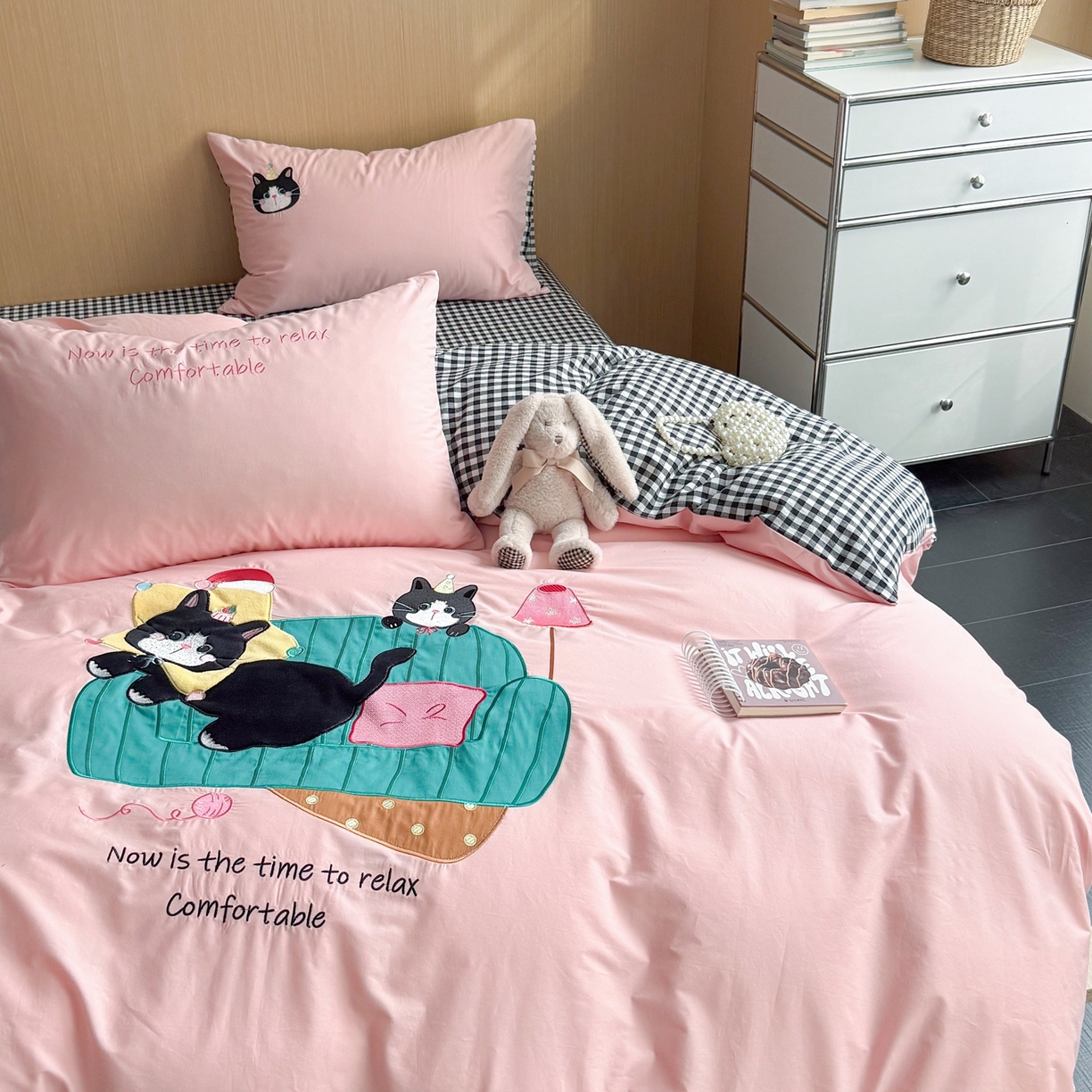 91家纺网 家纺一手货源 找家纺 柚子YOUTH 2026新款全棉纯棉水洗棉贴布绣四件套 躺平猫