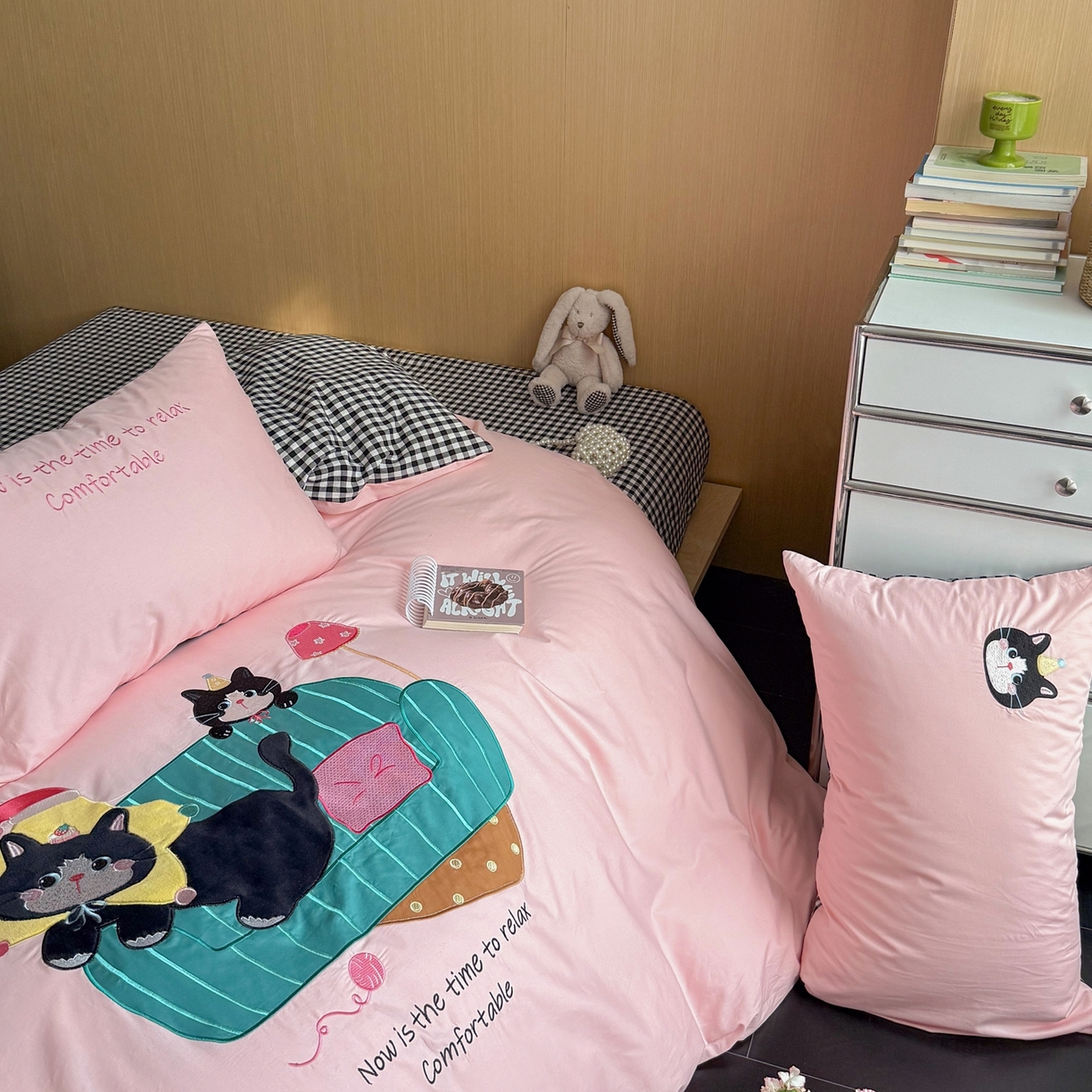 91家纺网 家纺一手货源 找家纺 柚子YOUTH 2026新款全棉纯棉水洗棉贴布绣四件套 躺平猫