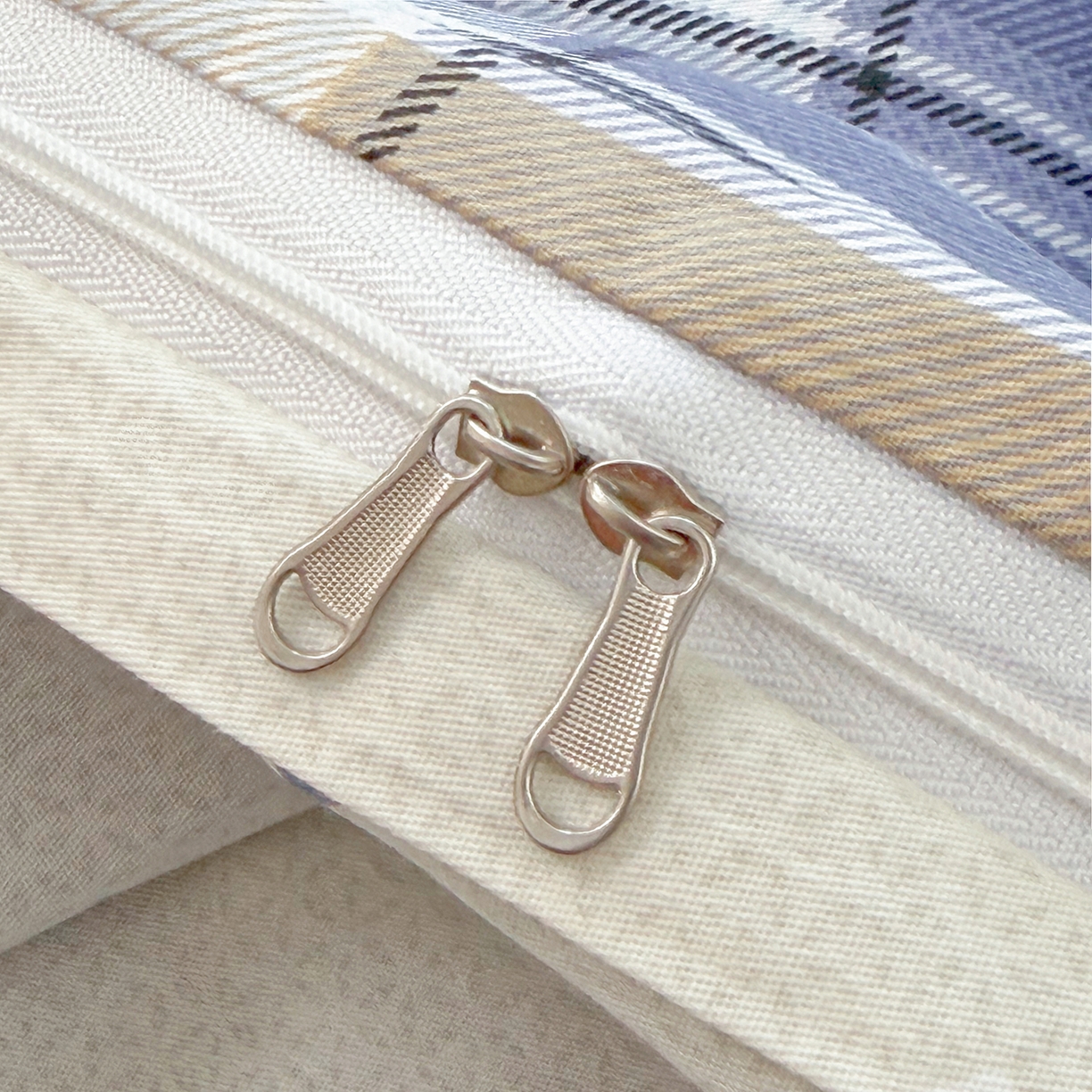 91家纺网 家纺一手货源 找家纺 安逸家纺 2026新款12868 全棉纯棉床单四件套学生宿舍纯棉床单款三件套 风华正茂