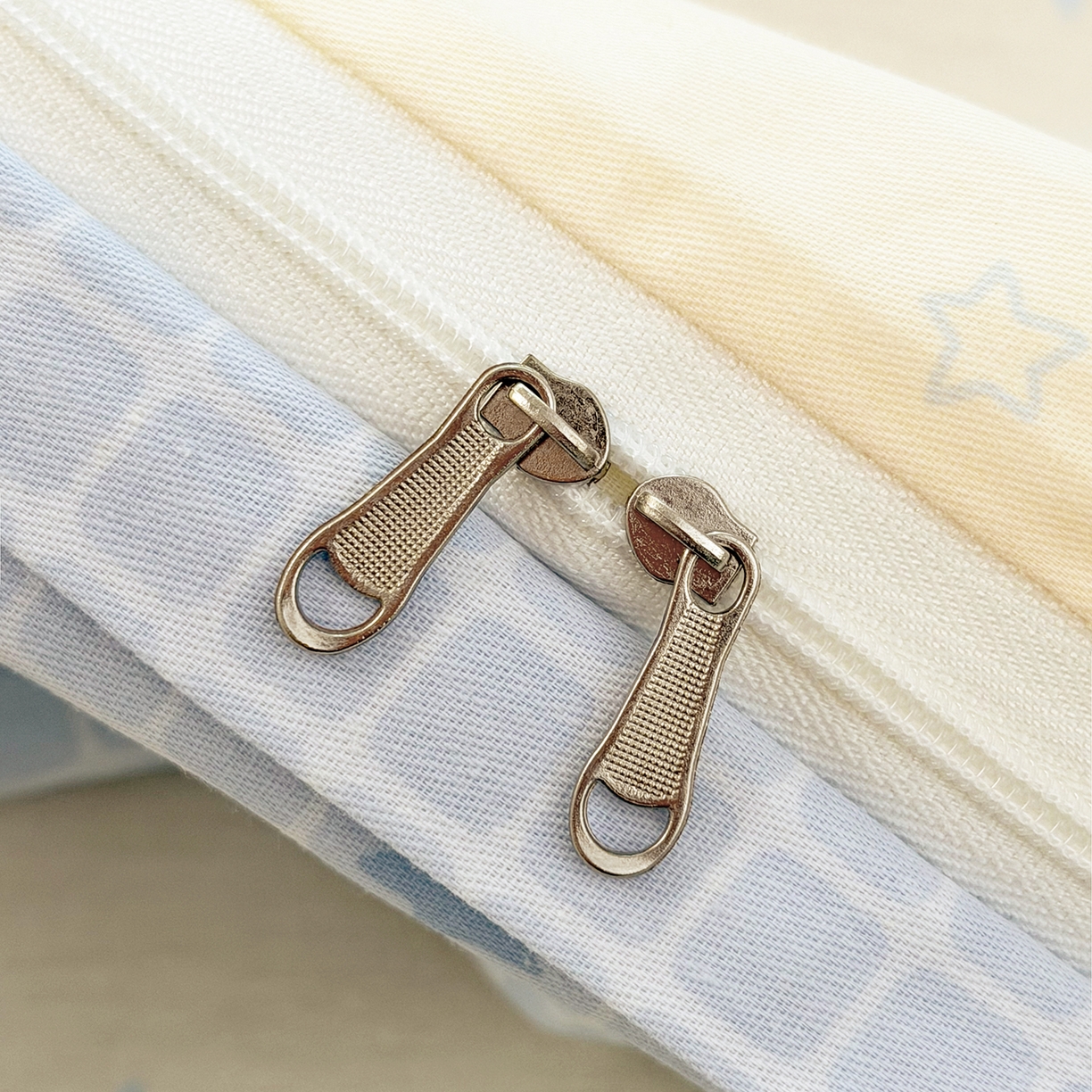 91家纺网 家纺一手货源 找家纺 安逸家纺 2026新款12868 全棉纯棉床单四件套学生宿舍纯棉床单款三件套 蓝色星星人