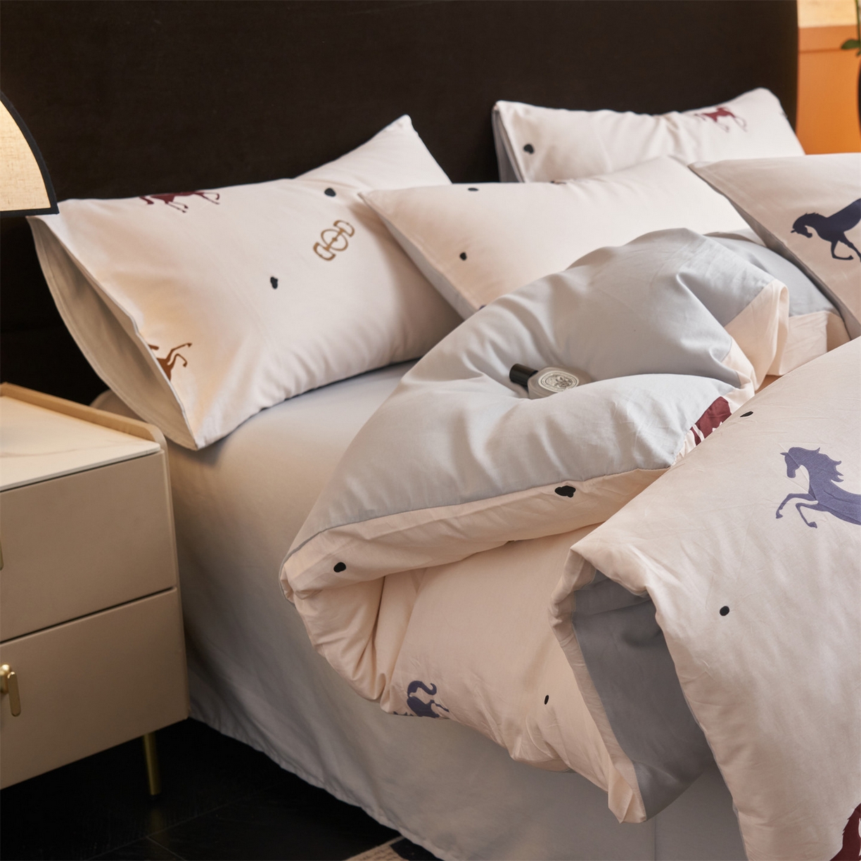 91家纺网 家纺一手货源 找家纺 恒爱家纺 2026新款全棉12868印花四件套 马到成功