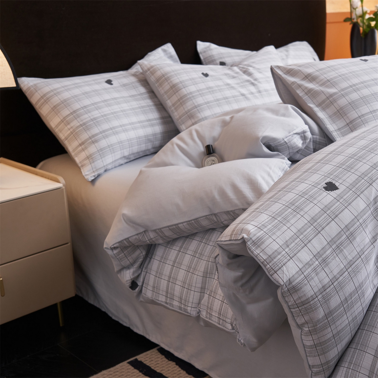 91家纺网 家纺一手货源 找家纺 恒爱家纺 2026新款全棉12868印花四件套 格子甜心灰