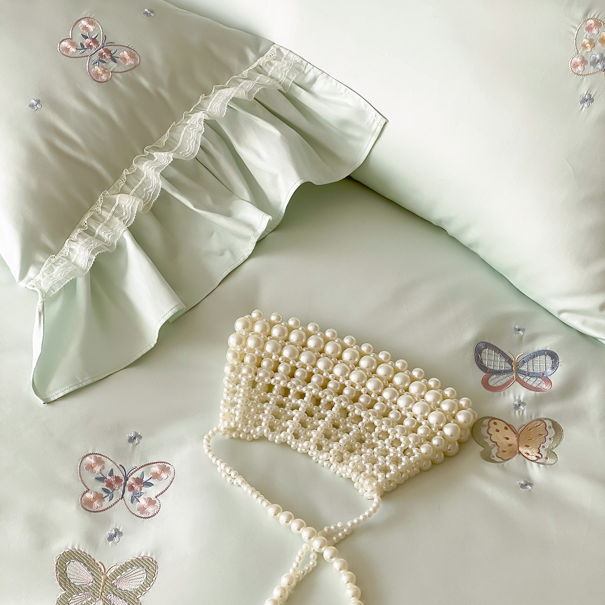 91家纺网 家纺一手货源 找家纺 （总）FORTWO家纺原创设计（FOR TWO家纺） 2026新款50支长绒棉轻法式绣花蕾丝花边款四件套-月光蝶舞