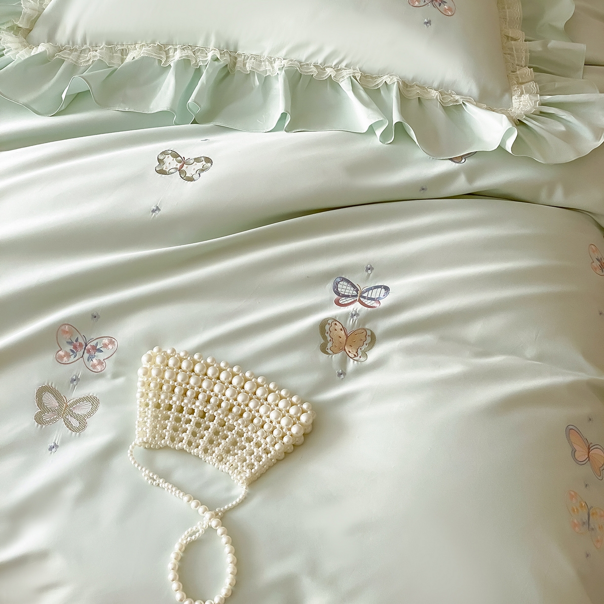 91家纺网 家纺一手货源 找家纺 （总）FORTWO家纺原创设计（FOR TWO家纺） 2026新款50支长绒棉轻法式绣花蕾丝花边款四件套-月光蝶舞