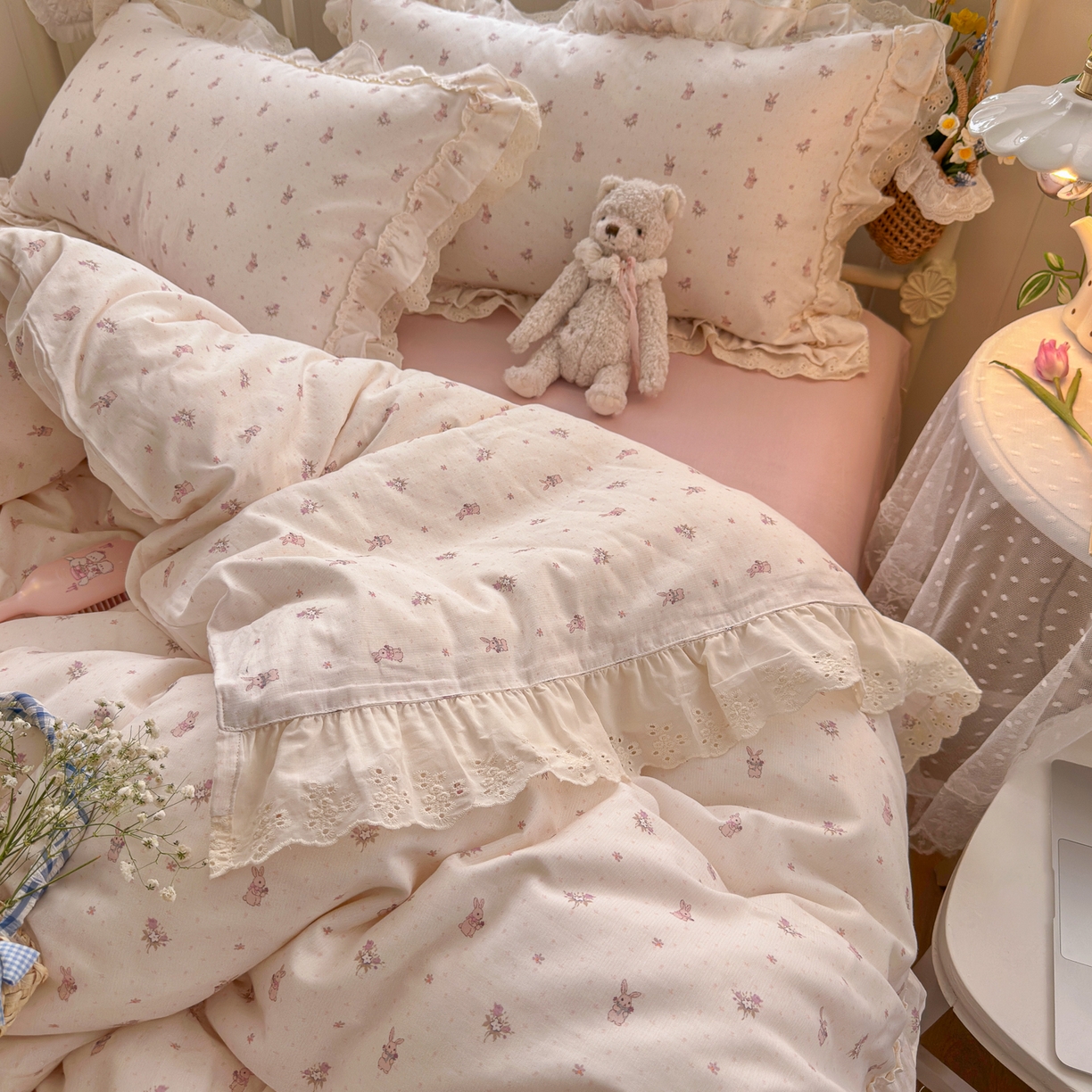 91家纺网 家纺一手货源 找家纺 锦彩家居 2026新款A类全棉纯棉韩式花边款小清新双层纱四件套-半糖主义系列 （提供买家秀） 软萌小兔