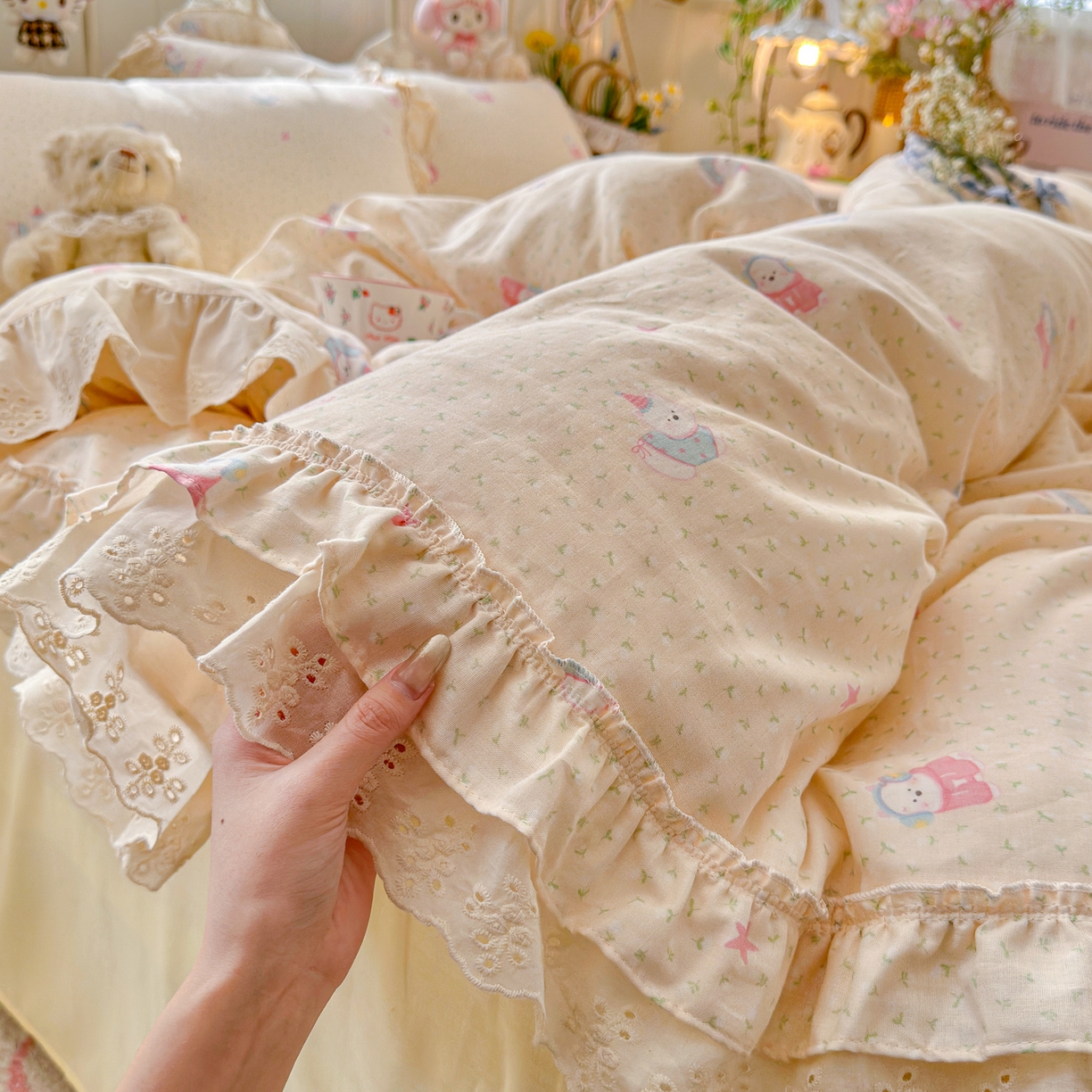 91家纺网 家纺一手货源 找家纺 锦彩家居 2026新款A类全棉纯棉韩式花边款小清新双层纱四件套-半糖主义系列 （提供买家秀） 淘气泡泡