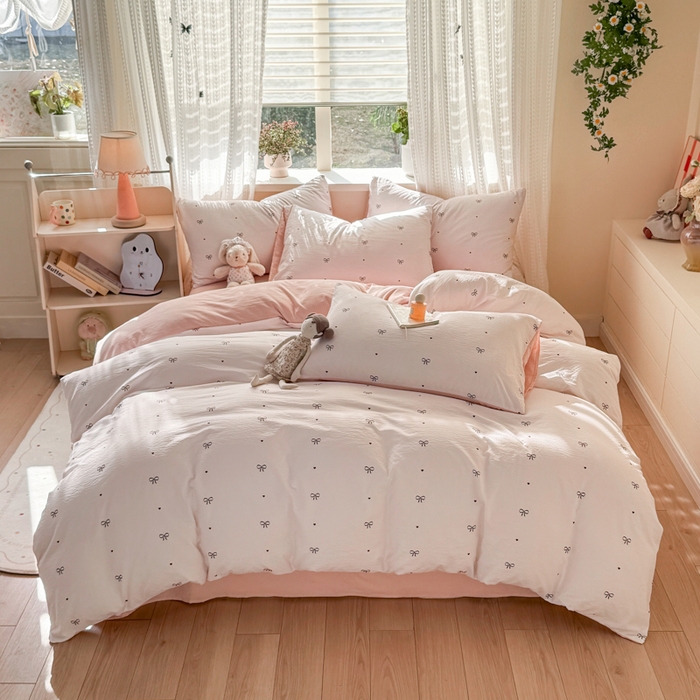 91家纺网 家纺一手货源 找家纺 丽美人家纺 2026新款A类皱皱纱双层印花四件套 粉色蝴蝶结