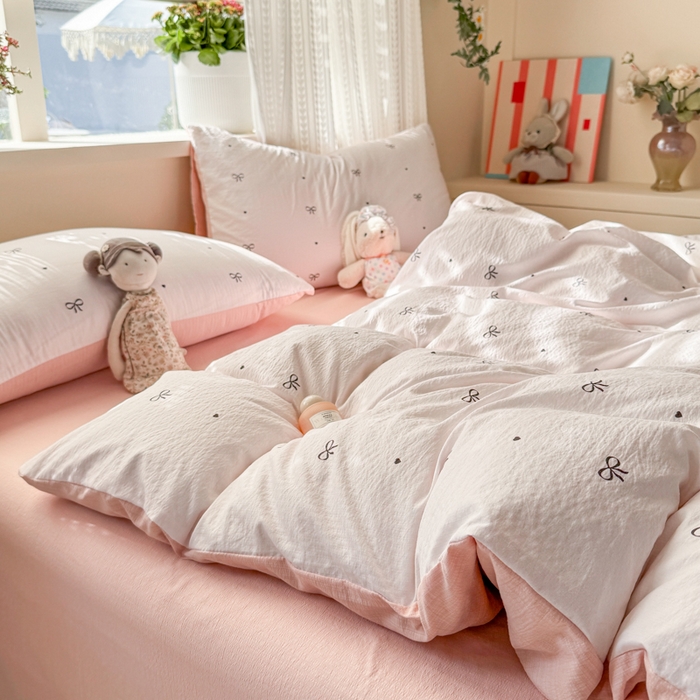 91家纺网 家纺一手货源 找家纺 丽美人家纺 2026新款A类皱皱纱双层印花四件套 粉色蝴蝶结