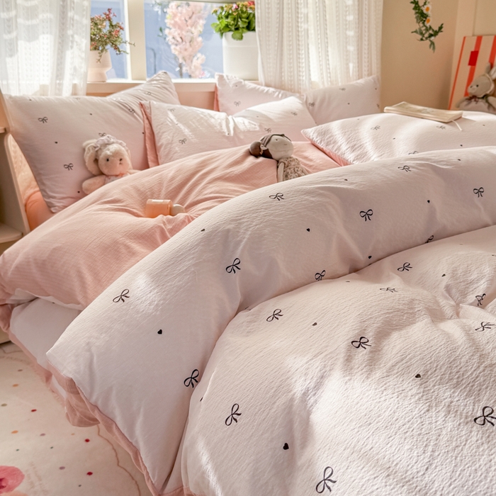 91家纺网 家纺一手货源 找家纺 丽美人家纺 2026新款A类皱皱纱双层印花四件套 粉色蝴蝶结