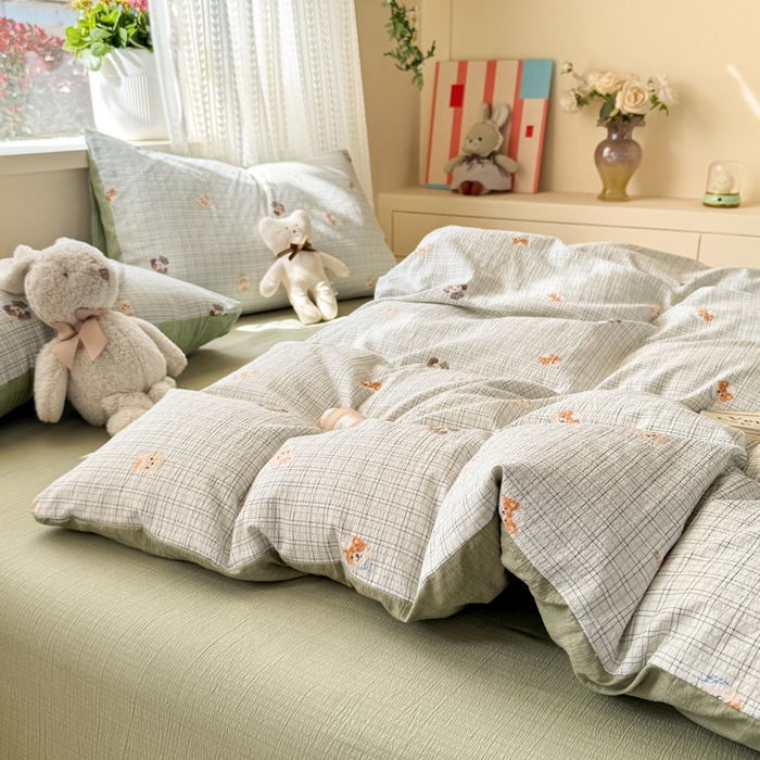 91家纺网 家纺一手货源 找家纺 丽美人家纺 2026新款A类皱皱纱双层印花四件套 格仔萌宠