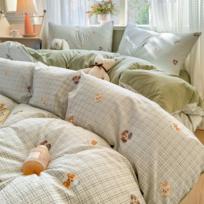 91家纺网 家纺一手货源 找家纺 丽美人家纺 2026新款A类皱皱纱双层印花四件套 格仔萌宠